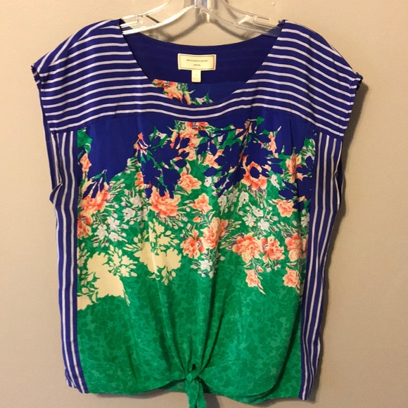 Anthropologie Tops - Anthropologie flowy top size medium